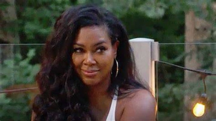 Kenya Moore’s Butt Pic Is Shown Amid Hookup Reveal — Recap – Hollywood Life