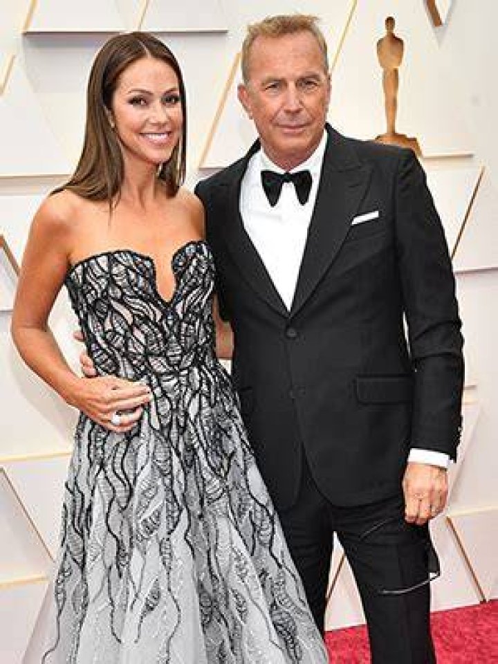 Kevin Costner & Christine Baumgartner At Oscars 2022: Photos – Hollywood Life
