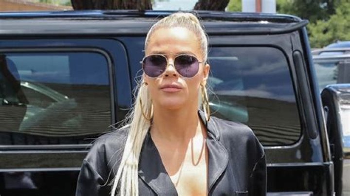 Khloe Kardashian Appears To Have ‘A Lot Of Filler’ In Plumped Lips Pics – Hollywood Life