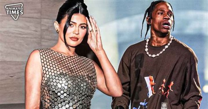 Khloe Kardashian Claps Back At Rumor That Kylie Jenner & Travis Scott ‘Are Not A Couple’