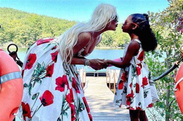Khloe Kardashian & Daughter True, 2, Kiss In Stunning Throwback Pic From Turks & Caicos