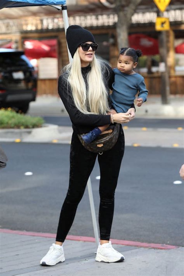 Khloe Kardashian & Daughter True Horseback Riding On Beach At Sunset: Pics – Hollywood Life