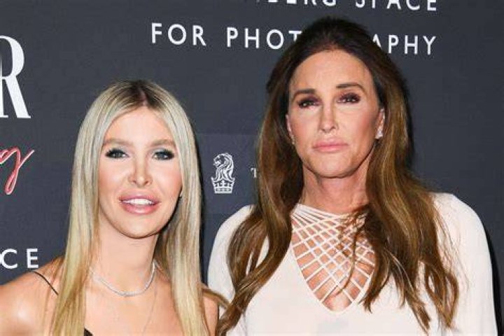 Khloe Kardashian Defends Caitlyn Jenner & Sophia Hutchins Relationship – Hollywood Life