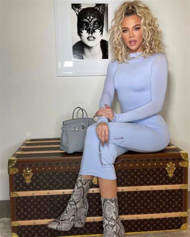 Khloe Kardashian Shows Off Curly Hair & Abs – Hollywood Life