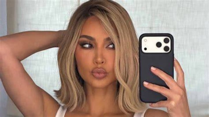 Khloe Kardashian Stuns In Denim Good American Bikini In Mirror Selfies