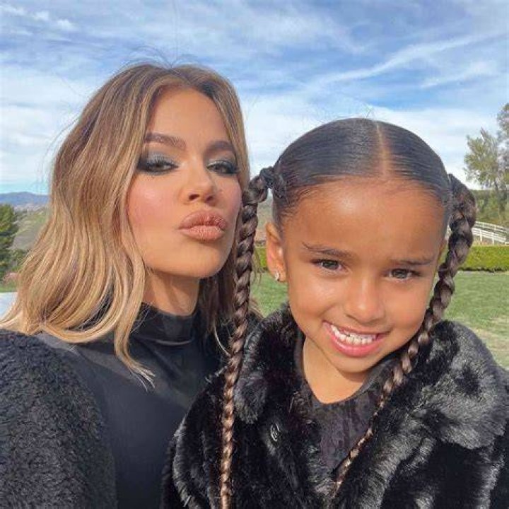 Khloe Kardashian Supports Rob Kardashian In Child Support Drama – Hollywood Life