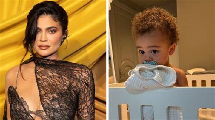 Khloe Kardashian Urging Kylie Jenner To Have A Baby ASAP & Be A ‘Sexy Young Mom’