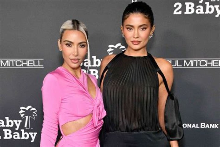 Khloe Kardashian Vs. Kylie Jenner: Who’s Covering Up Their Bump Best In Pregnancy Photos?
