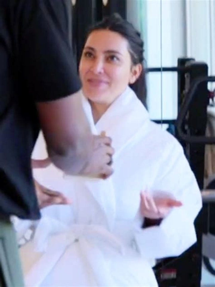 Kim Kardashian Goes Makeup-Free In A Bathrobe On ‘The Kardashians’ – Hollywood Life