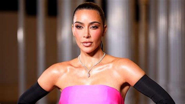 Kim Kardashian Got a Secret Lip Tattoo After Hosting ‘SNL’ – Hollywood Life