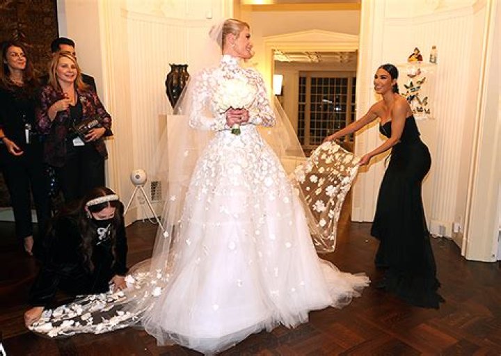 Kim Kardashian Helps Straighten Paris Hilton’s Wedding Dress Train – Hollywood Life
