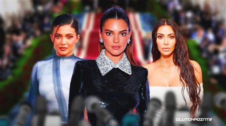 Kim Kardashian & Kendall Jenner Vs. Gigi & Bella Hadid – Hollywood Life