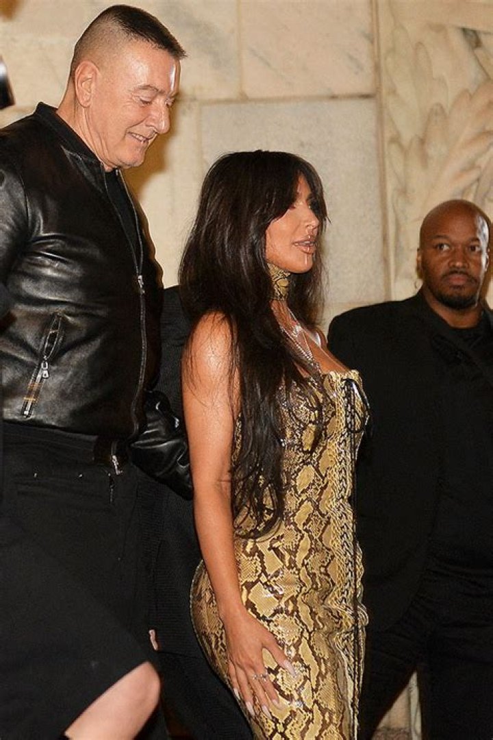 Kim Kardashian Rocks Lace-Up Snakeskin Dress During Milan Fashion Week – Hollywood Life