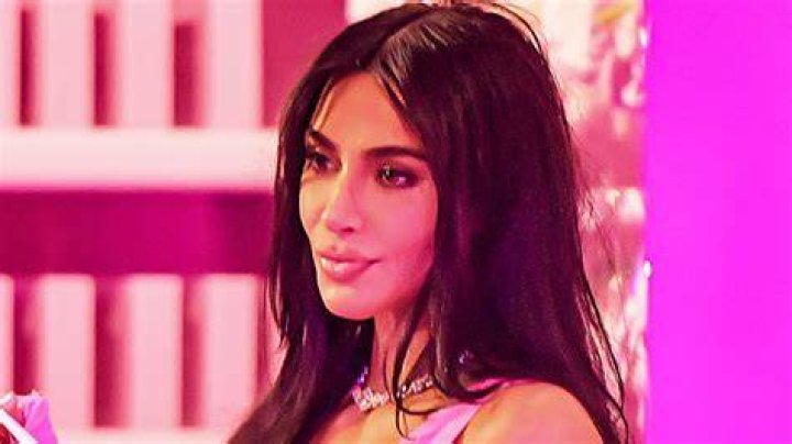 Kim Kardashian’s Bangs Hair Makeover Listening To Ariana Grande: Video – Hollywood Life