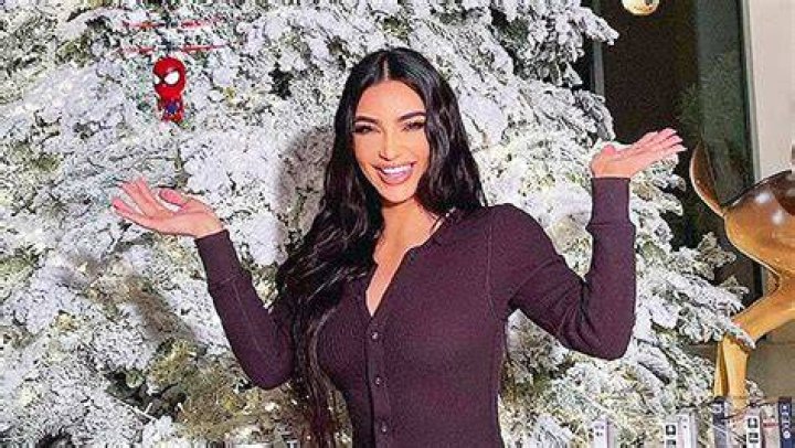 Kim Kardashian’s Christmas Trees Outside Her Bathroom: Video – Hollywood Life