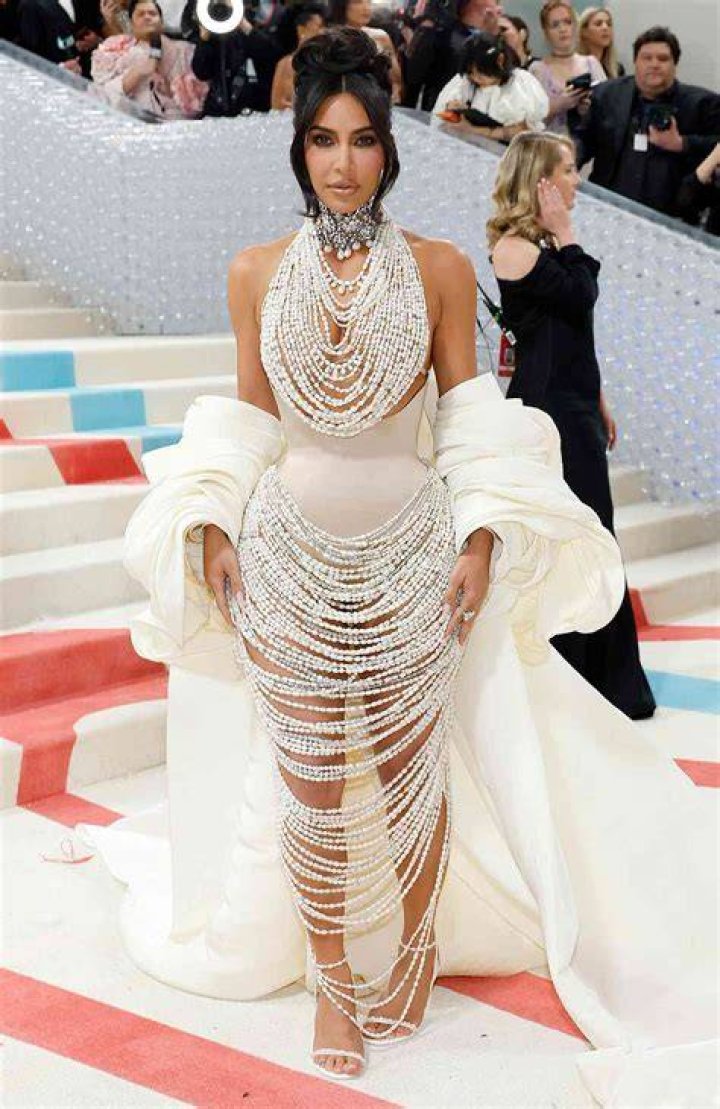 Kim Kardashian’s Met Gala 2021 Halloween Costume DIY – Hollywood Life