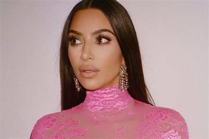 Kim Kardashian’s Pink Lace Lingerie: Video – Hollywood Life