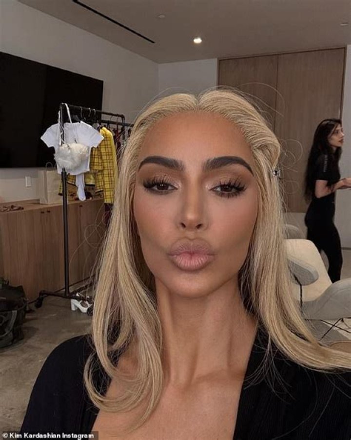 Kim Kardashian Wears A Blonde Wig To Go ‘Unrecognized’ In New Pic – Hollywood Life