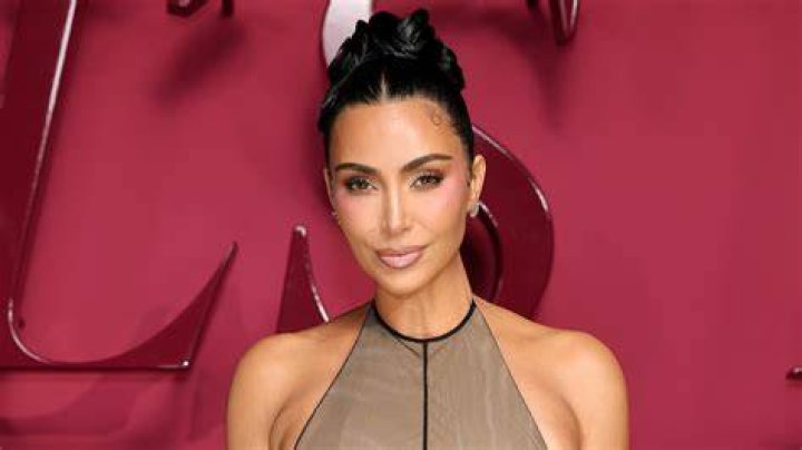 Kim Kardashian Wears Peach Bikini By Pool: Pic – Hollywood Life