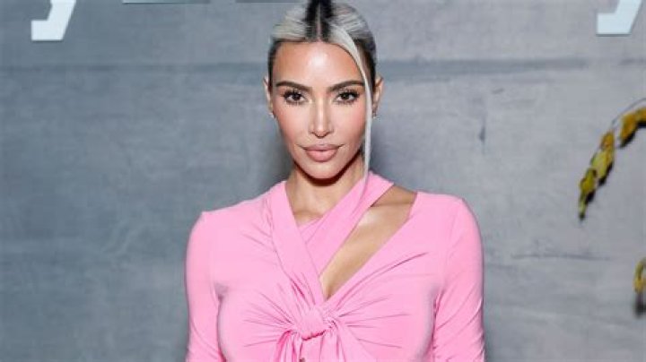 Kim Kardashian Wears Pink Thong Bikini On A Beach In New Photos – Hollywood Life