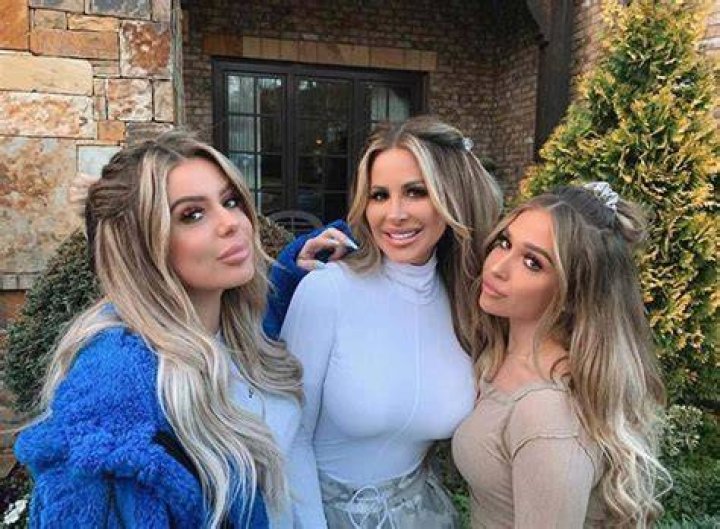 Kim Zolciak Defends Daughters, 20 & 24, & Claps Back At Nasty Plastic Surgery Rumors