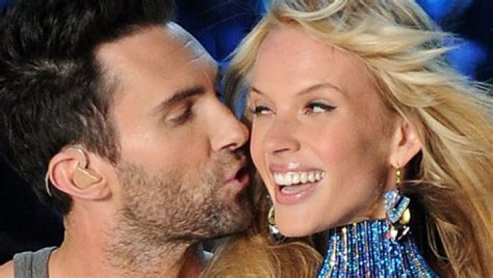 Kiss From Adam Levine — Victoria’s Secret Fashion Show – Hollywood Life