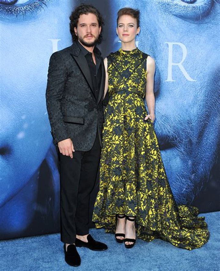 Kit Harington Carries Son On His Shoulders With Rose Leslie: Photos – Hollywood Life