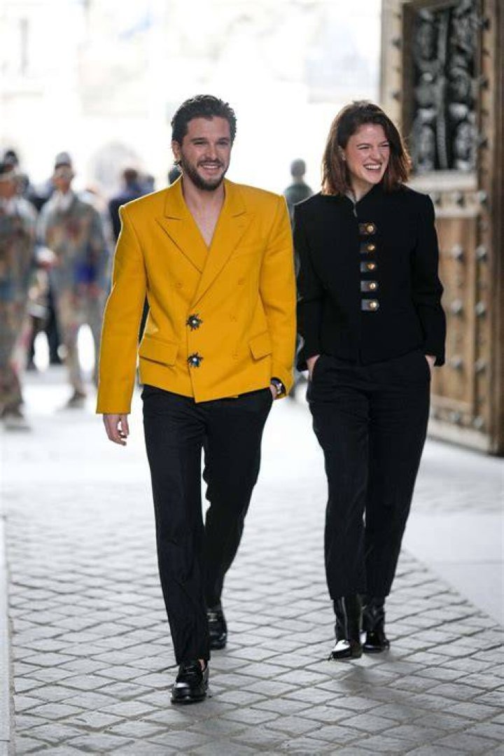 Kit Harington & Rose Leslie’s 8 Cutest Couple Pics Of All-Time: ‘GoT’ Premiere & More