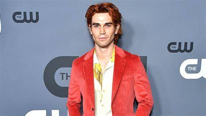 KJ Apa Shaves His Head & Debuts New Buzzcut: Photo – Hollywood Life