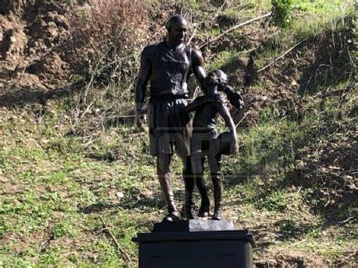 Kobe & Gigi Bryant Statue Is Erected At Helicopter Crash Site — Pics – Hollywood Life