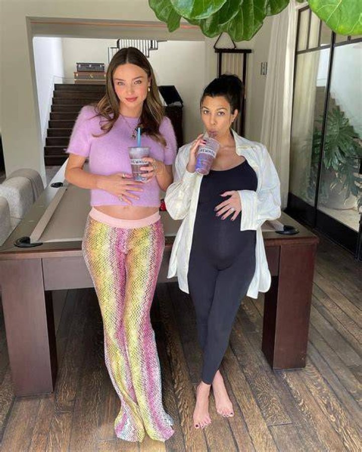 Kourtney Kardashian and Miranda Kerr Twin With Baby Bumps in New Photo – Hollywood Life