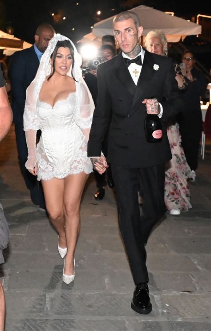 Kourtney Kardashian Changes Her Last Name & Adds Barker After Wedding – Hollywood Life