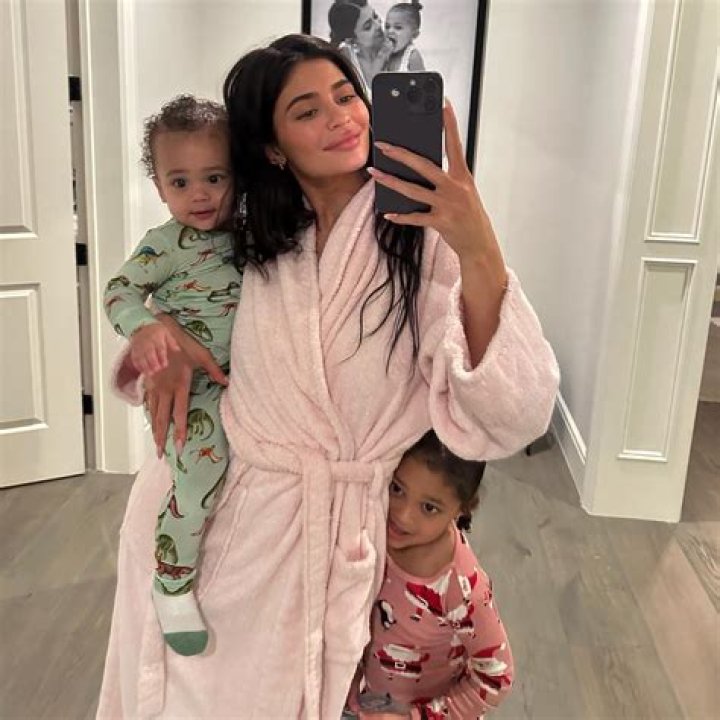 Kourtney Kardashian Puckers Her Lips Like Kylie Jenner In Gorgeous New Selfie On Family ‘Adventure’