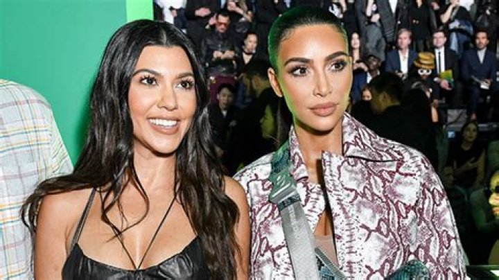Kourtney Kardashian’s Friends Say Kim ‘Threw’ Them ‘Under Bus’ In Chat – Hollywood Life