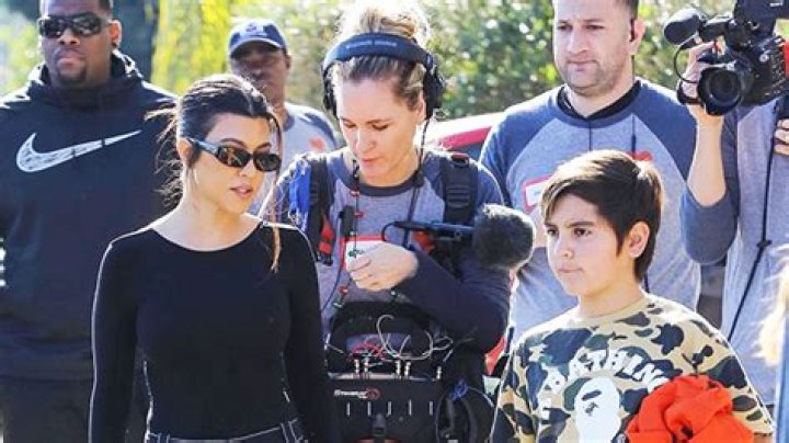 Kourtney Kardashian Seen Filming ‘KUWTK’ S18 After Threatening To Quit – Hollywood Life