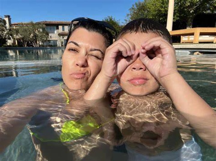 Kourtney Kardashian Shows Off Curves In One-Piece Swimsuit On Italy Trip With Kids – Pics