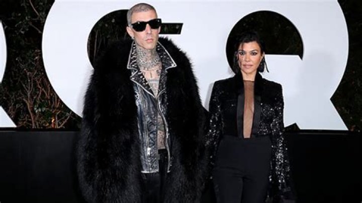 Kourtney Kardashian & Travis Barker Enjoy Babymoon At Beach: Photos – Hollywood Life