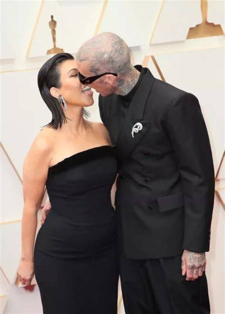 Kourtney Kardashian & Travis Barker Passionately Make Out On PDA Filled Italian Getaway