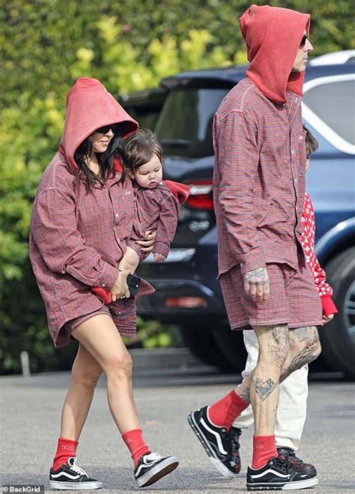 Kourtney Kardashian Twins With Travis Barker’s Daughter & Stepdaughter In Matching Puffy Jackets