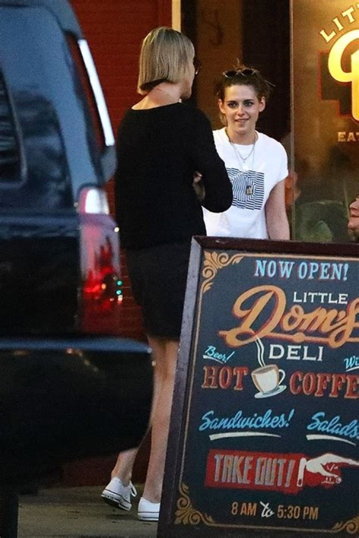Kristen Stewart & Charlize Theron Reunite After ‘Snow White’ Scandal – Hollywood Life