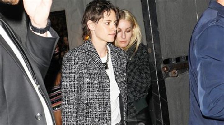 Kristen Stewart & Dylan Meyer Holding Hands At Chanel Cruise Party – Hollywood Life