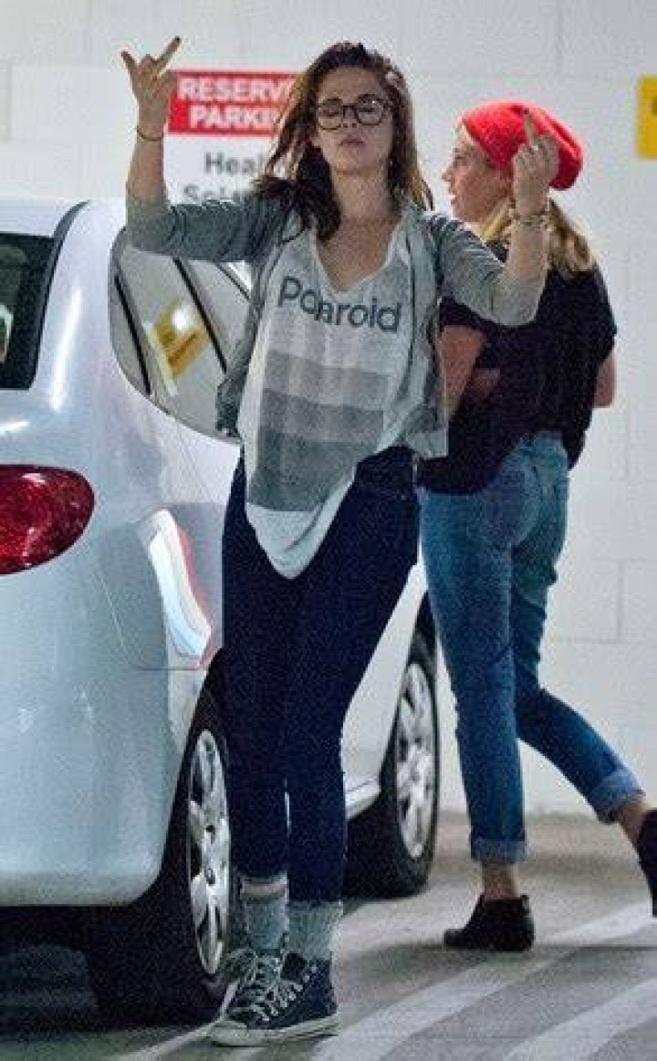 Kristen Stewart Flips Off Paparazzi — Stressed Out Because Of Work?