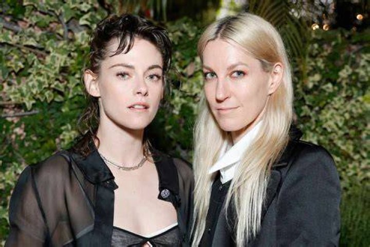 Kristen Stewart On Her First Kiss: It Was ‘Gross,’ ‘Horrible’ And ‘Repulsive’