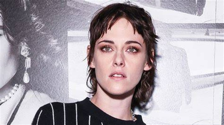 Kristen Stewart Rocks Mullet At Chanel Paris Fashion Week Show – Hollywood Life