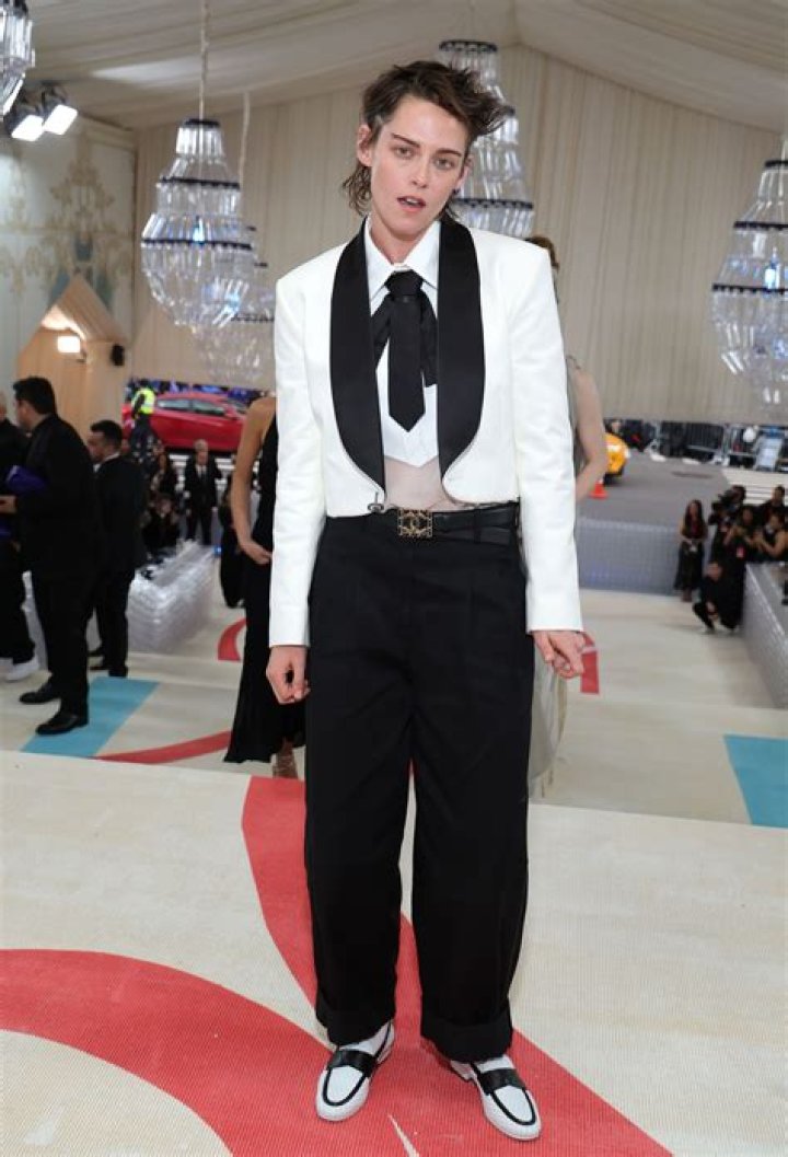 Kristen Stewart’s Met Gala 2021 Dress Outfit: Photo – Hollywood Life
