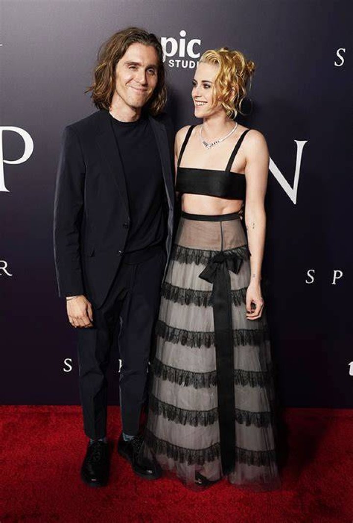 Kristen Stewart Stuns In Crop Top & Sheer Skirt As She Poses On ‘Spencer’ Premiere Red Carpet
