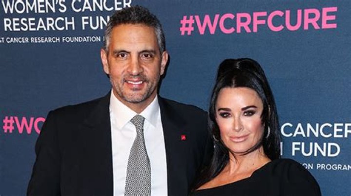 Kyle Richards and Mauricio Umansky Reunite for Christmas in Aspen – Hollywood Life