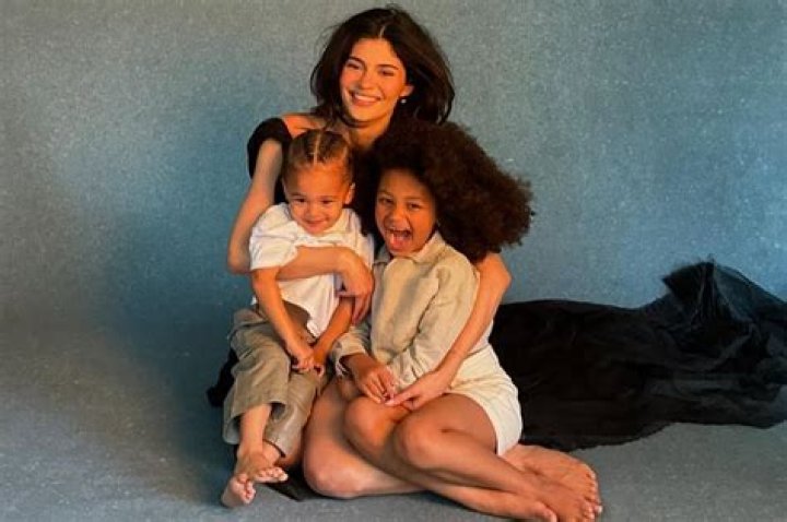 Kylie Jenner Gets Dramatic Makeover For 2020 With Yellow Bob, Contoured Nose & $150K Birkin Bag
