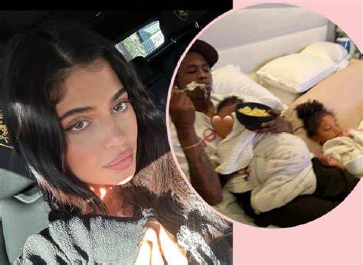 Kylie Jenner Goes Shopping Make-Up Free In Sweatpants & Hoodie After Being Linked To Drake