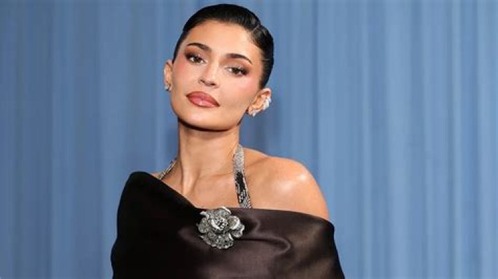 Kylie Jenner Poses In Stunning White Gown With Plunging Neckline After Reuniting With Drake